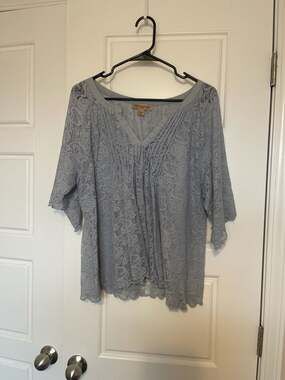 Vintage America Blues Women's Large Light Blue Lace V-Neck Pintuck Blouse